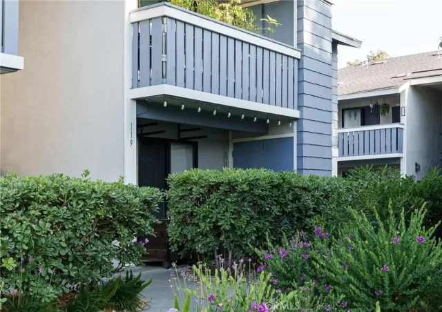 MLS: OC24108498 Condo For Sale