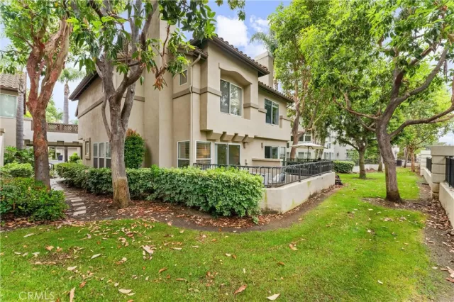 MLS: OC24108643 Condo For Sale