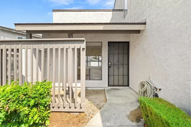 MLS: OC24109135 Condo For Sale