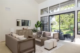 Photo #5: OC24109506 Listing 