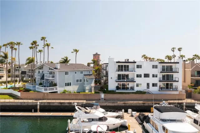 MLS: OC24109725 Condo For Sale