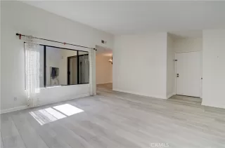 Photo #4: OC24110357 Listing 