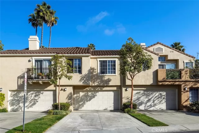 MLS: OC24112330 Condo For Sale