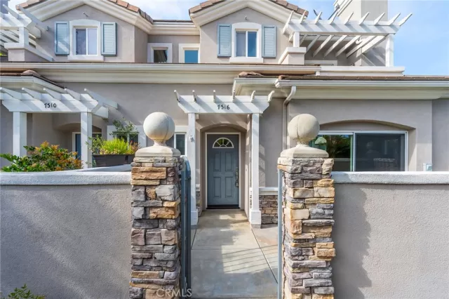 MLS: OC24113088 Condo For Sale