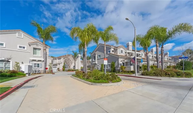 MLS: OC24113108 Condo For Sale