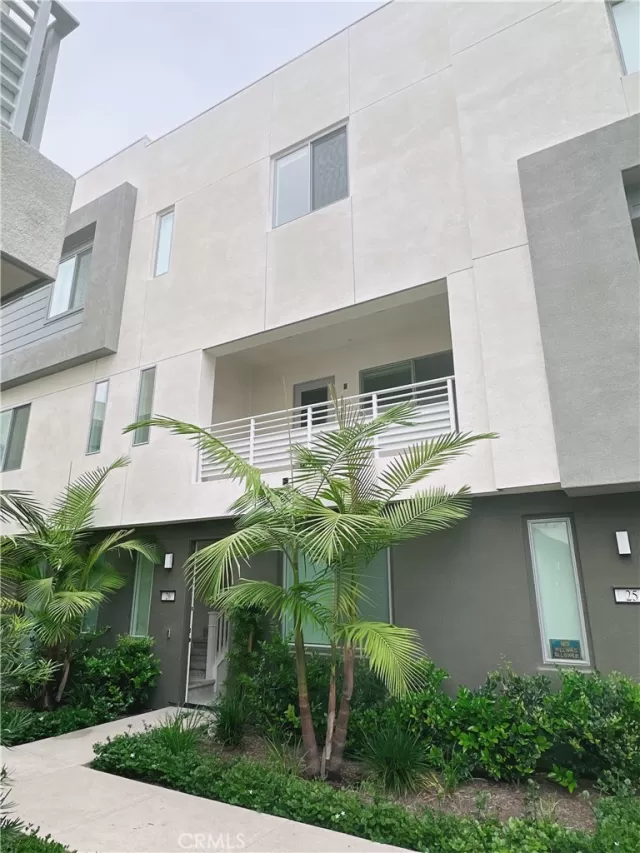 MLS: OC24113352 Condo For Sale
