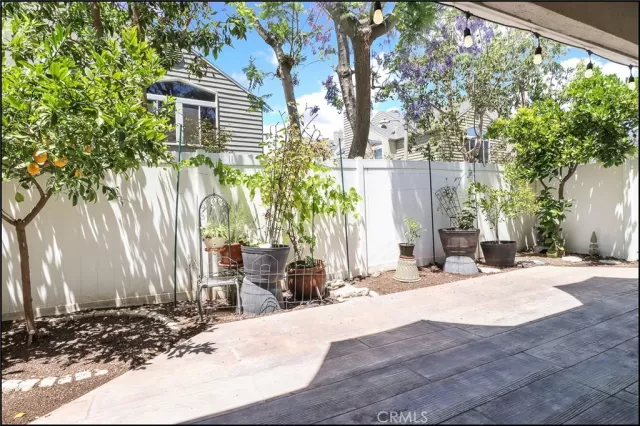 MLS: OC24113889 Condo For Sale