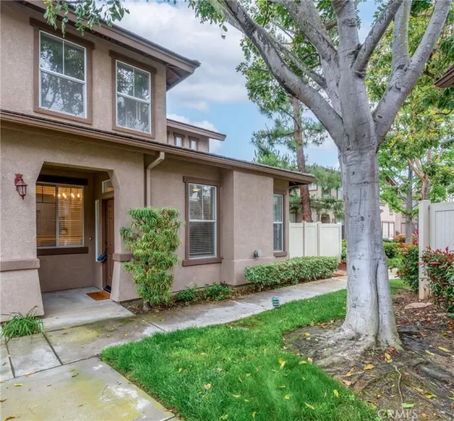 MLS: OC24114193 Condo For Sale