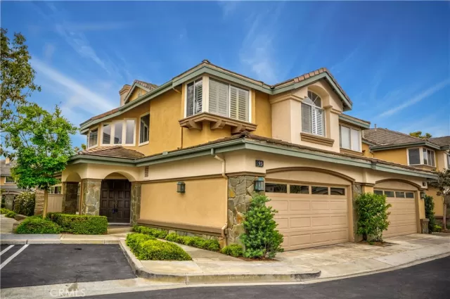 MLS: OC24114360 Condo For Sale