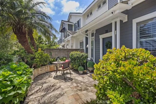 MLS: OC24114557 Condo For Sale