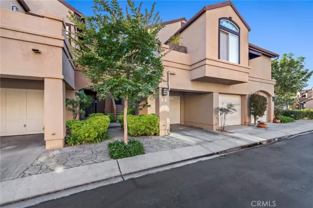 MLS: OC24114629 Condo For Sale