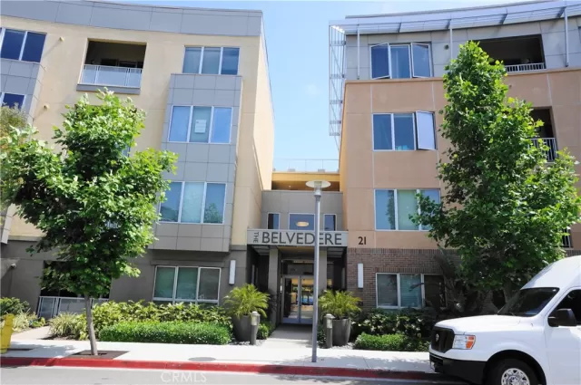 MLS: OC24114631 Condo For Sale