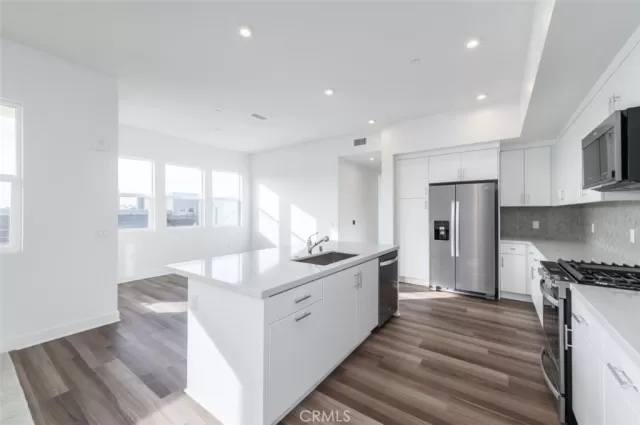 MLS: OC24114963 Condo For Sale