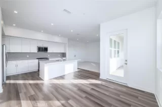 Photo #5: OC24114963 Listing 