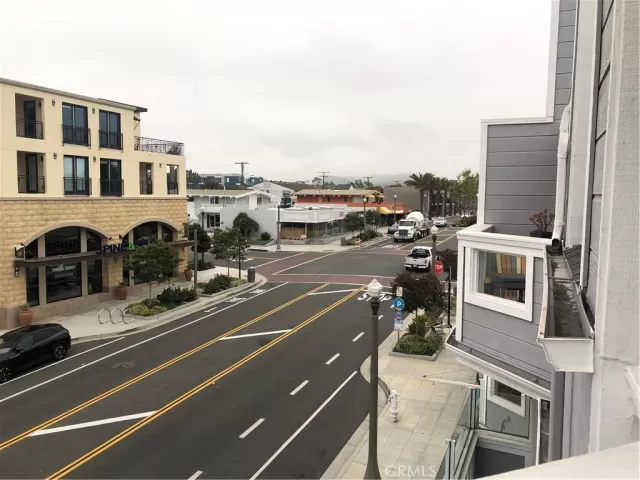 MLS: OC24115219 Condo For Sale