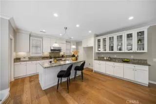 Photo #5: OC24115331 Listing