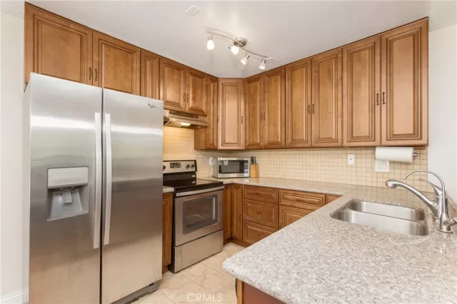 MLS: OC24115769 Condo For Sale