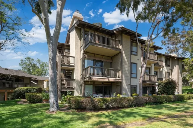 MLS: OC24116601 Condo For Sale