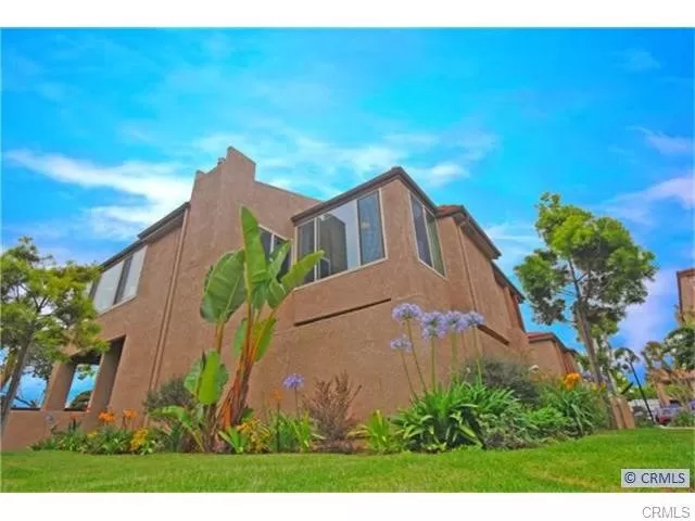 MLS: OC24117983 Condo For Sale