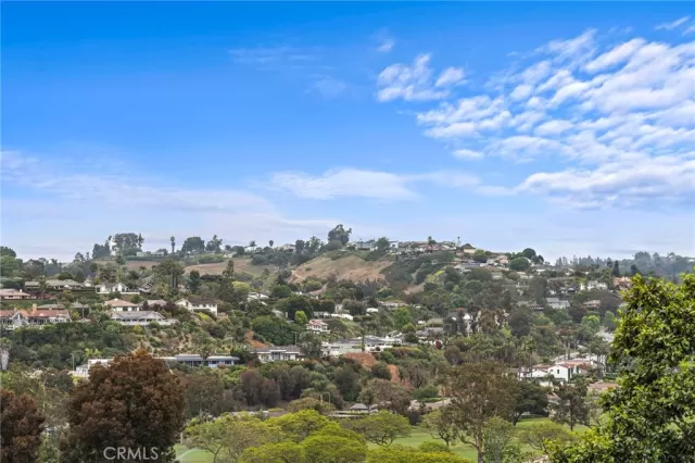 MLS: OC24118543 Condo For Sale