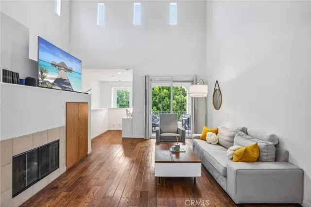 MLS: OC24118751 Condo For Sale