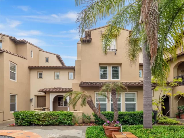 MLS: OC24118793 Condo For Sale