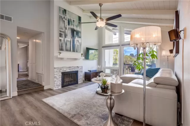 MLS: OC24118906 Condo For Sale