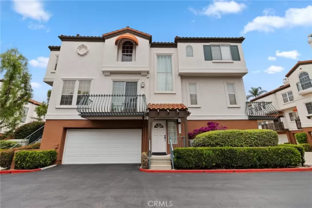 MLS: OC24119435 Condo For Sale