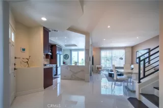 Photo #4: OC24119563 Listing 