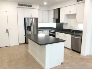 Photo #2: OC24121986 Listing