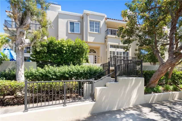 MLS: OC24123235 Condo For Sale