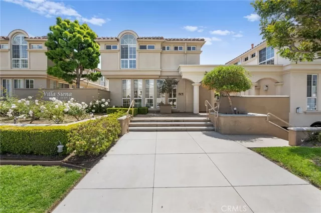 MLS: OC24124080 Condo For Sale