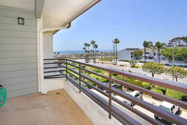 MLS: OC24124112 Condo For Sale