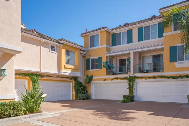 MLS: OC24124479 Condo For Sale