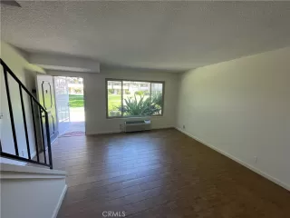 Photo #4: OC24124507 Listing 