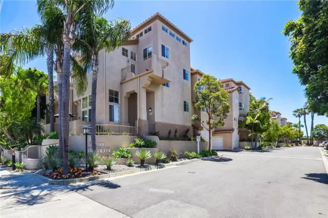 MLS: OC24125298 Condo For Sale