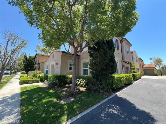 MLS: OC24125352 Condo For Sale