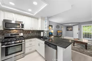 Photo #5: OC24125903 Listing 