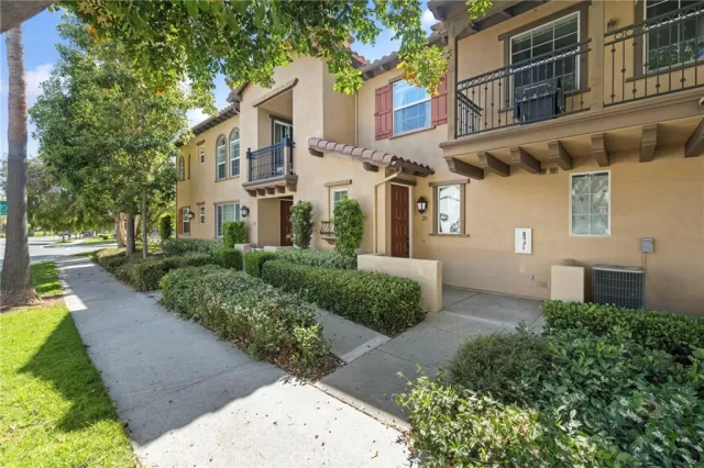 MLS: OC24126116 Condo For Sale