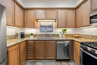 Photo #4: OC24126116 Listing 