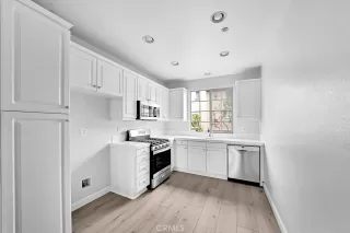 Photo #3: OC24126352 Listing 