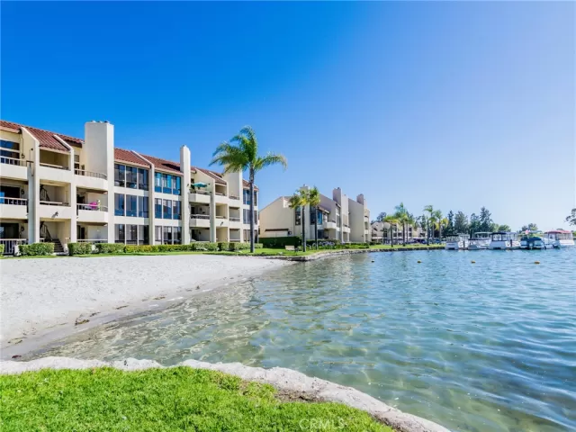 MLS: OC24127153 Condo For Sale