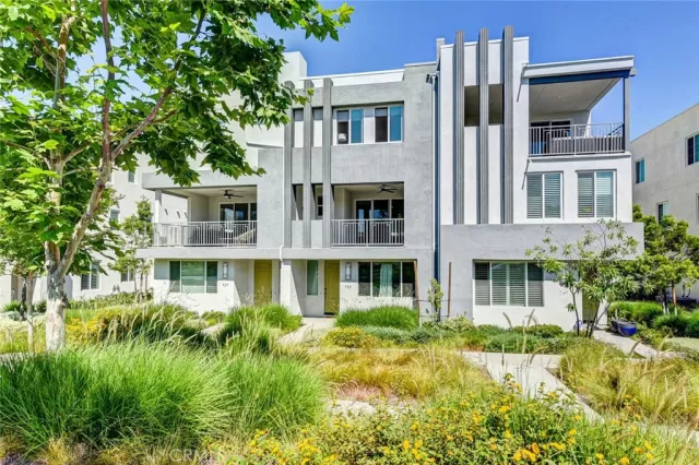 MLS: OC24127198 Condo For Sale