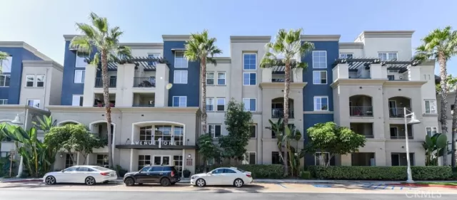 MLS: OC24127398 Condo For Sale