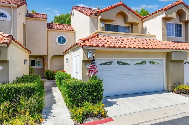 MLS: OC24127945 Condo For Sale