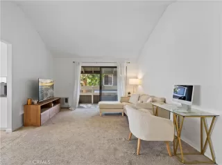 Photo #5: OC24128091 Listing 