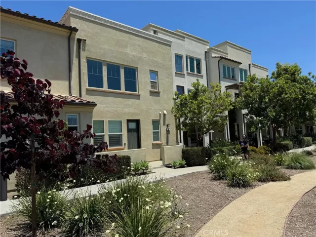 MLS: OC24128228 Condo For Sale