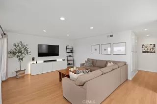 Photo #4: OC24128331 Listing 