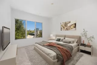 Photo #3: OC24128624 Listing