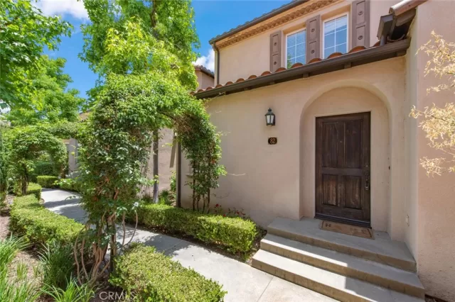 MLS: OC24129075 Condo For Sale